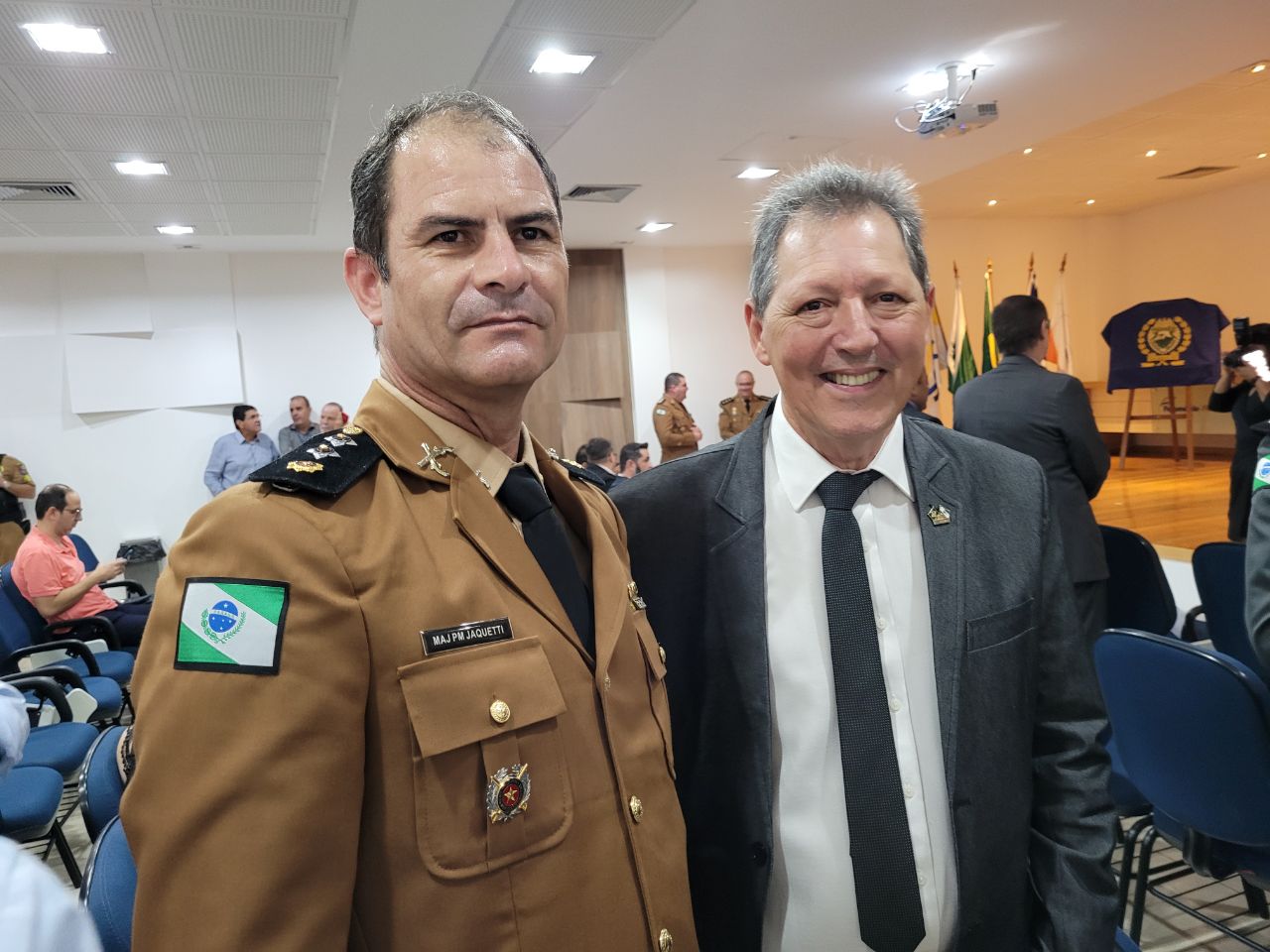 Presidente da AMUNORPI participa da troca de comando do 2° Batalhão